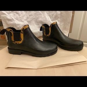 Rubber rain shoes, purchased from Nordstrom. Like new. Size 7